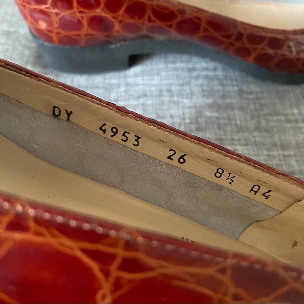 SALVATORE FERRAGAMO PUMPS - Picture 10 of 10